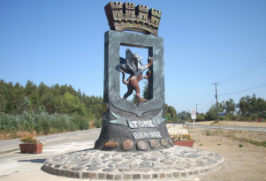 ESCUDO DE TOME EN ENTRADA DE LA CIUDAD<br />
